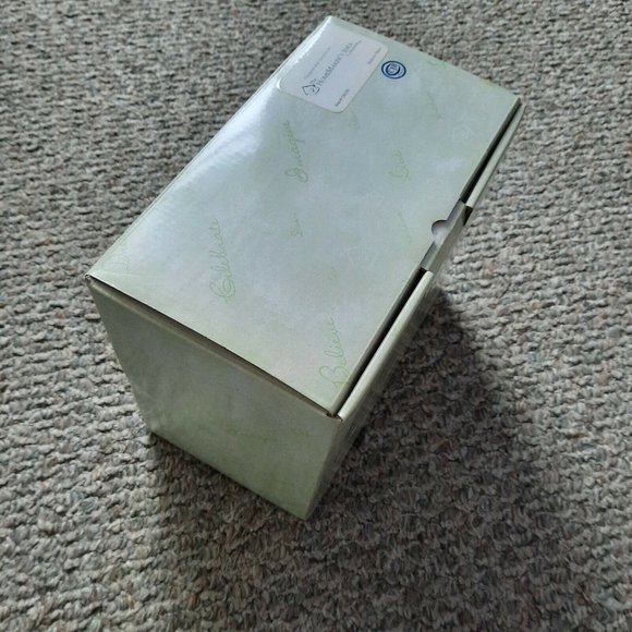 NOS the homemaker idea co set of 4 heart shaped ceramic plates. 2 green, 2 white - Picture 9 of 9